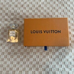 LV wallet box